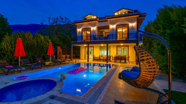 Blue - 4 Bedroom Holiday Villa in Hisarönü