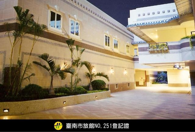 Royal Group Motel Tainan Branch