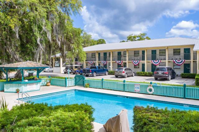 Steinhatchee River Inn and Marina