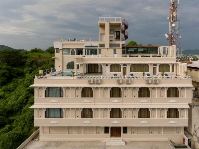 Hotel Raj Kuber