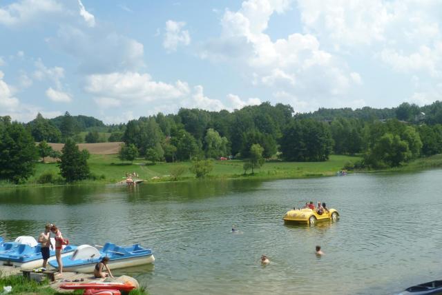 Dom z widokiem na jezioro i domek nad jeziorem