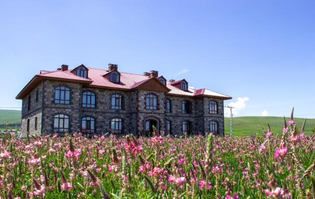 Lake Cildir Lodge