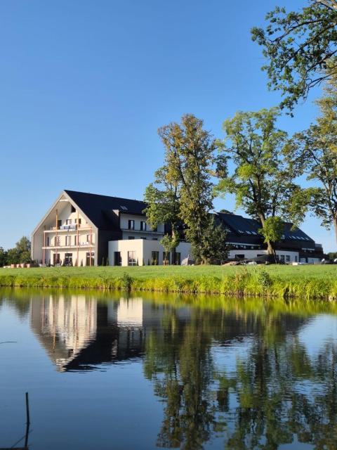 Natural Hotel w Rezerwacie przy plaży na wyspie