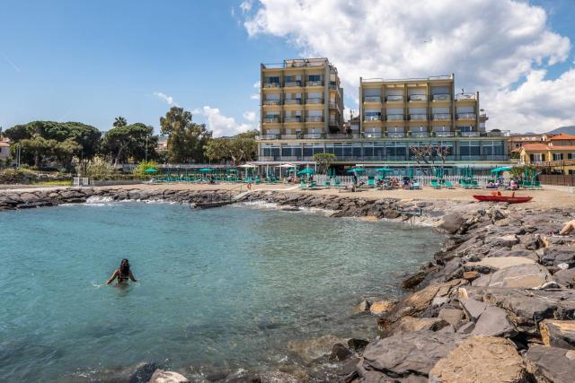 Hotel Bellevue Et Mediterranée