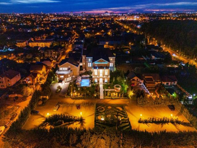 Tresor Le Palais Timisoara, Curio Collection by Hilton