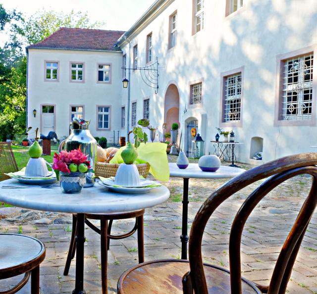 Event- Kultur & B&B Kunst Schloss Neuenhagen Übernachten im Denkmal