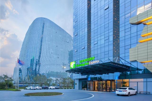 Holiday Inn Express Zhengzhou Longzi Lake, an IHG Hotel