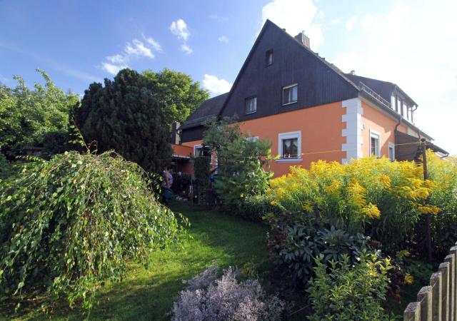 Ferienwohnung-Waldstrasse-mit-Garten-nur-50-Meter-vom-Wald-entfernt