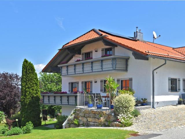 Beautiful apartment in the Bavarian Forest with balcony and whirlpool tub