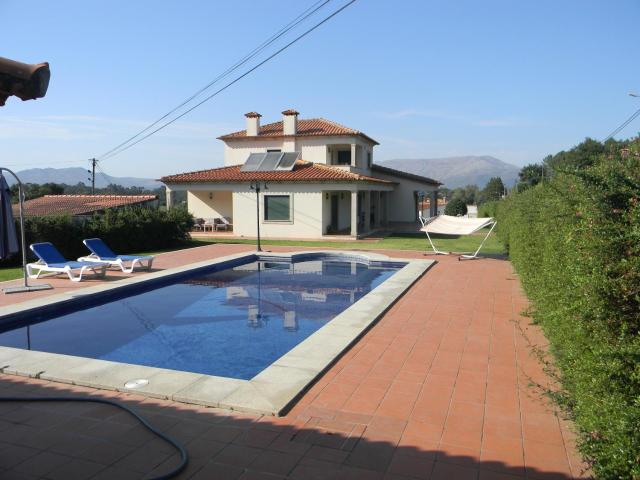 Welcoming villa in Santa Leocadia private pool 475 m²