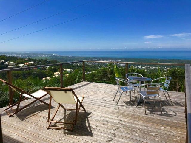 Lounge des hauts, 3 maisons à L'étang-Salé avec vue sur l'Océan indien et la forêt