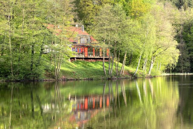 Ferienwohnungen & Campingfässer am Kunstteich