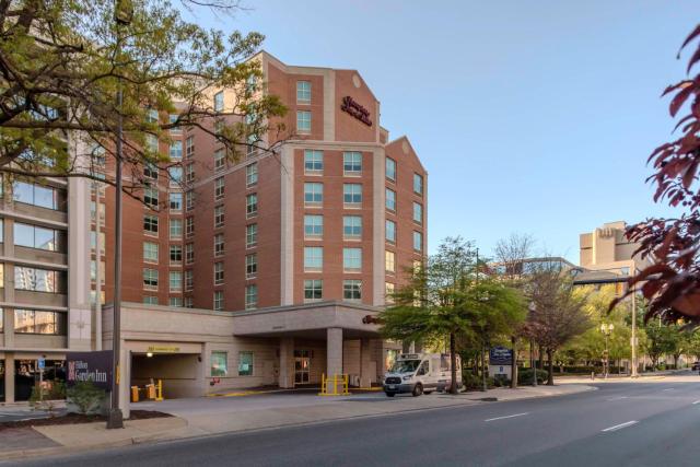 Hampton Inn & Suites Arlington Crystal City DCA