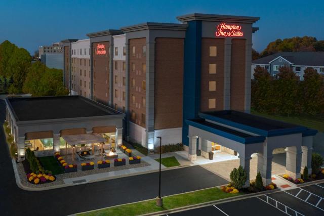 Hampton Inn & Suites Cleveland-Beachwood