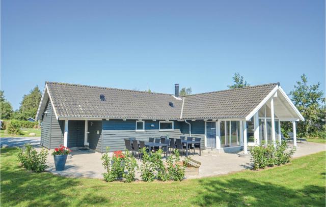 Cozy Home In Væggerløse With Sauna