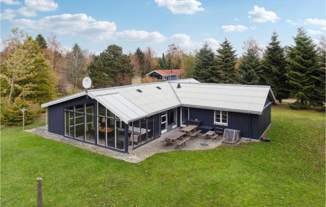 Nice Home In Væggerløse With Sauna