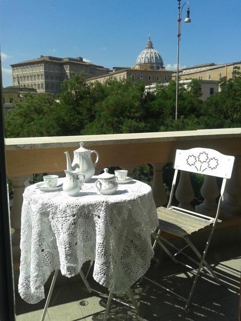 Un Caffè Sul Balcone 1