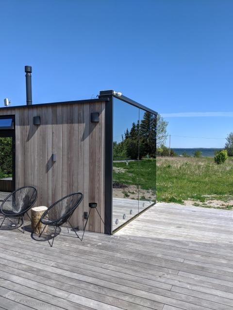 Seaside getaway in Ööd mirror house with sauna