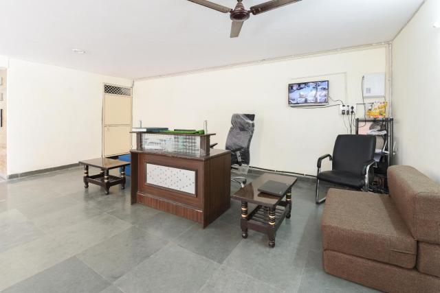 OYO Club Residency Near Tdi Mall