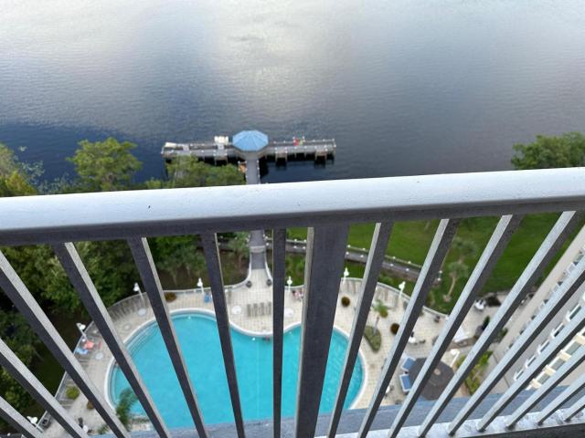 Penthouse Close to Disney area and Malls water view