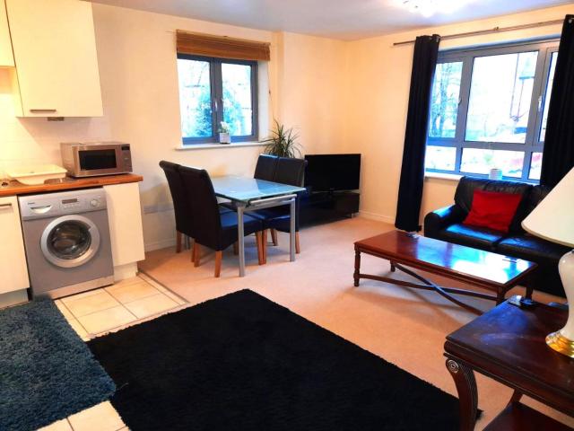 Oxford Apartment-- Free parking 2 Bedrooms-2Bathrooms-Located in Jericho Oxford close to Bus and Rail station