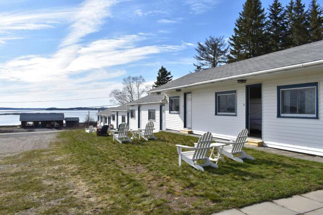 Friars Bay Inn & Cottages