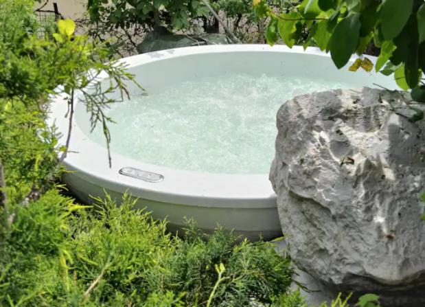 Lovely House with Two Jacuzzi