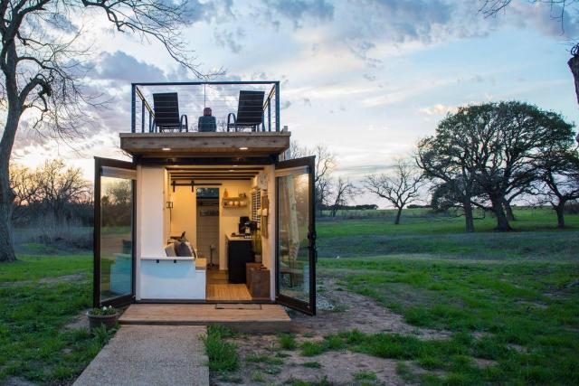 Stillwater House Elegant tiny container home Near Magnolia