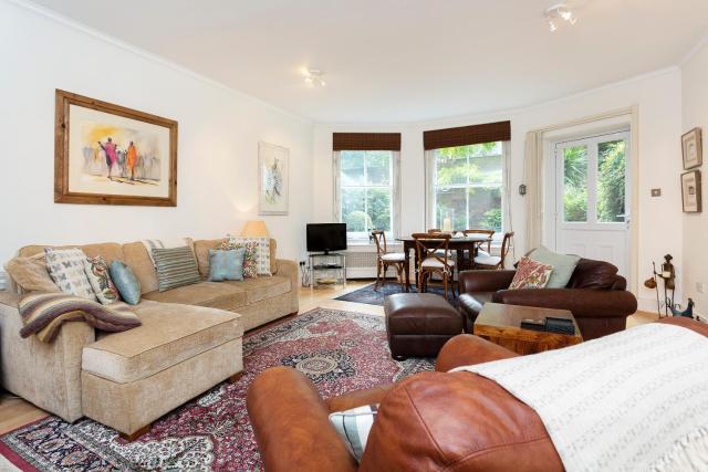 Veeve - South Kensington Garden Apartment