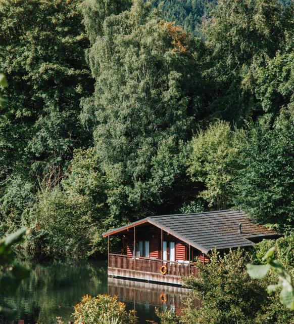 Herons Lake Retreat Hot Tub Lodges