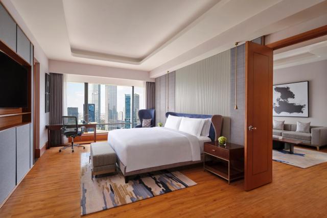 The Ritz-Carlton Jakarta, Mega Kuningan