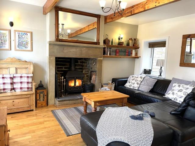 Mulberry Cottage with Wood Burner, Garden and Easy Parking