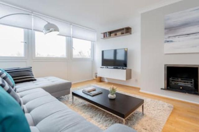 Holland Park 2 Bed Flat by BaseToGo