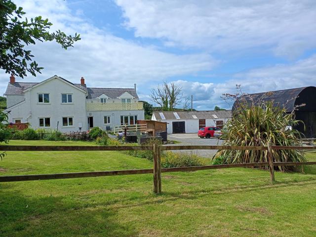 Bunny Meadows Holiday Farmhouse near Carmarthen & Pembrokeshire