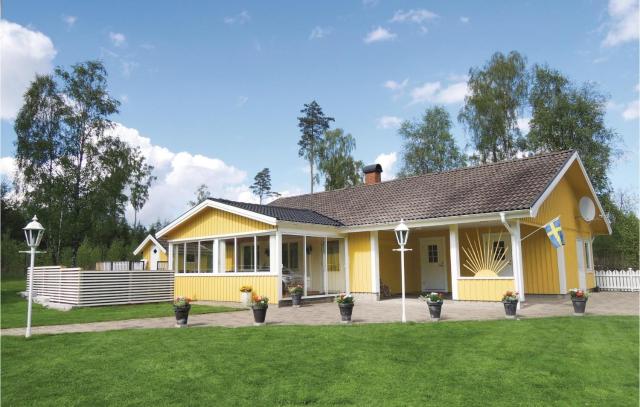 Cozy Home In Oskarström With Kitchen