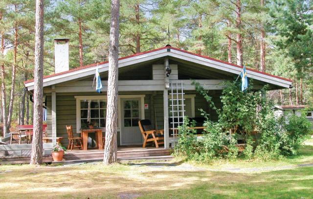 Cozy Home In Hammarö With Sauna