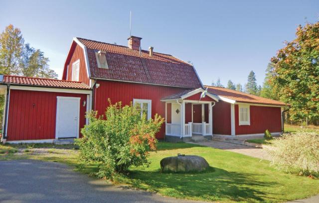 Beautiful Home In Orrefors With Lake View