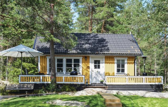 Lovely Home In Strängnäs With Kitchen