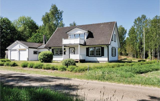 Beautiful Home In Säffle With Kitchen