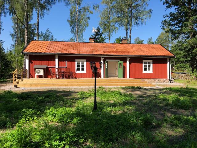 Nedanby | Cottage | Idyllic location | Porch | Grill