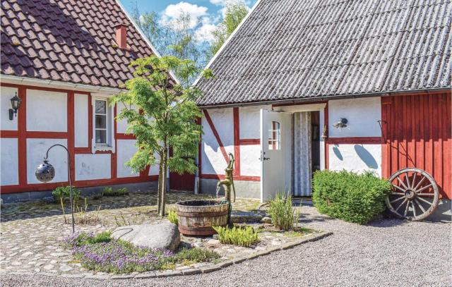 Stunning Home In Munka-Ljungby With Lake View