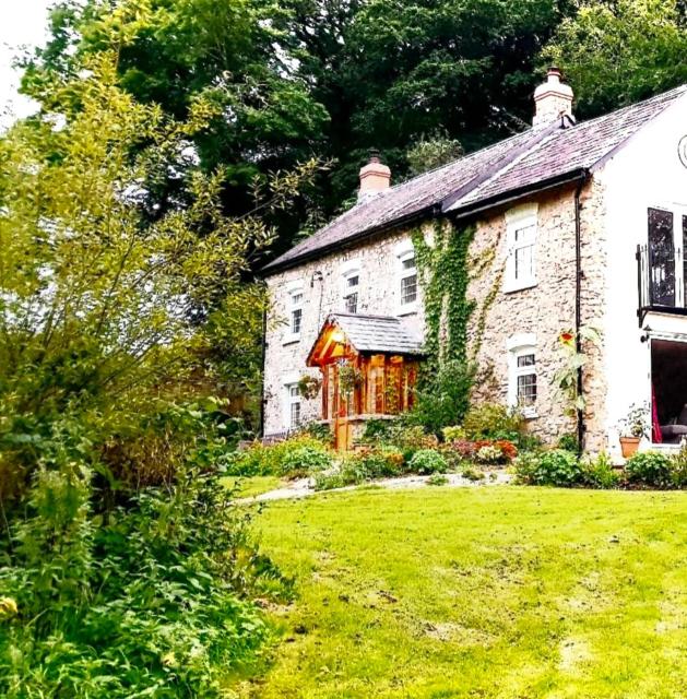 Kingsley Cottage - beautiful riverside setting