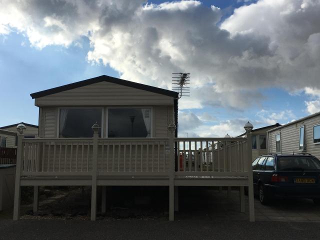 Caravan by the sea Trecco Bay