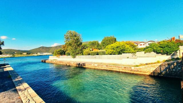 VILLA CECILIA sul LAGO fronte MARE