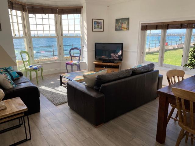 Promenade Apartment with own Beach Hut