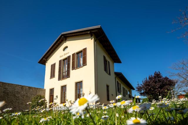 VILLA BOTTERA with Jacuzzi in the garden Cuneo Langhe Piemonte