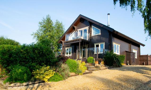 Pine Tree Lodge - Pentney Lakes