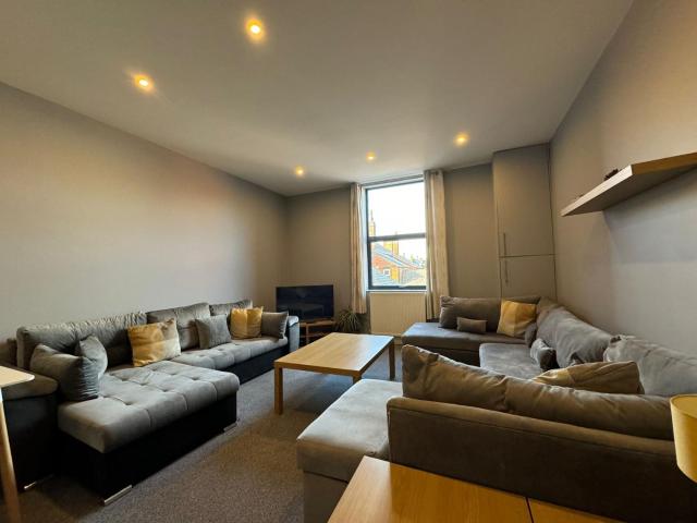 1 bed Apt close to Leeds Arena Sleeps up to 4 people F1