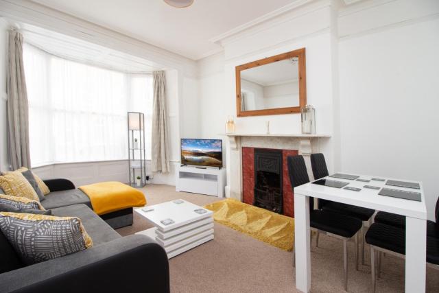 Raleigh GF - Ground floor 1 bed Georgian flat in the city centre free parking and WIFI