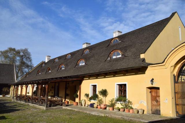 Dvůr Olšiny -Hotel and Horse-riding